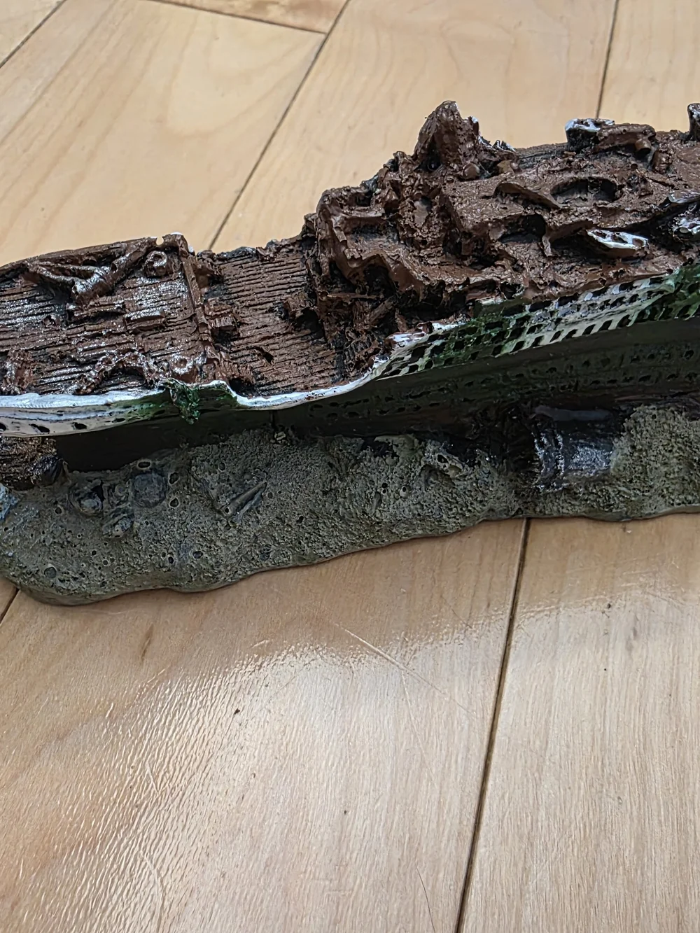 Shipwreck Aquarium Ornament - Brown & Green